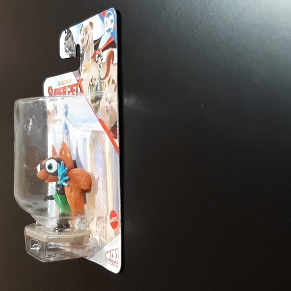 DC League of Super-Pets Squirrel Mattel Micro Collection 2" Toy Cake Topper Fig - Picture 2 of 7